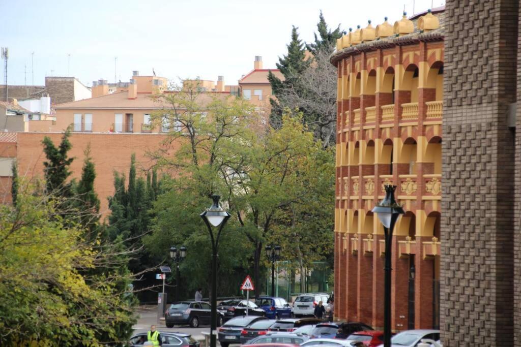 Amplio Apartamento Plaza De Toros サラゴサ エクステリア 写真